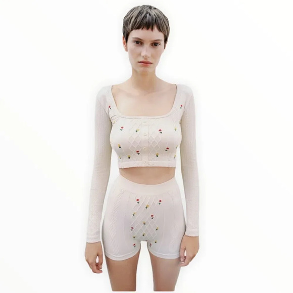 ZARA | Beige | SEAMLESS EMBROIDERED SHORTS - Picture 5 of 10